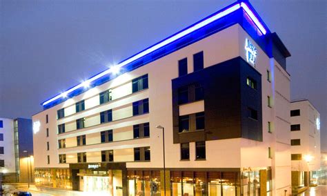 The box and theatre royal, plymouth are cultural highlights, and some of the area's landmarks include smeaton's. Hotel in Brighton City Centre | Jurys Inn Brighton Hotels