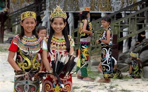 8 Suku Suku Di Pulau Kalimantan Dan Penjelasannya Broonet