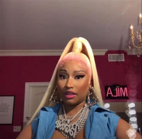 Stan Twitter Nicki Minaj Looking Side To Side Video Instagram