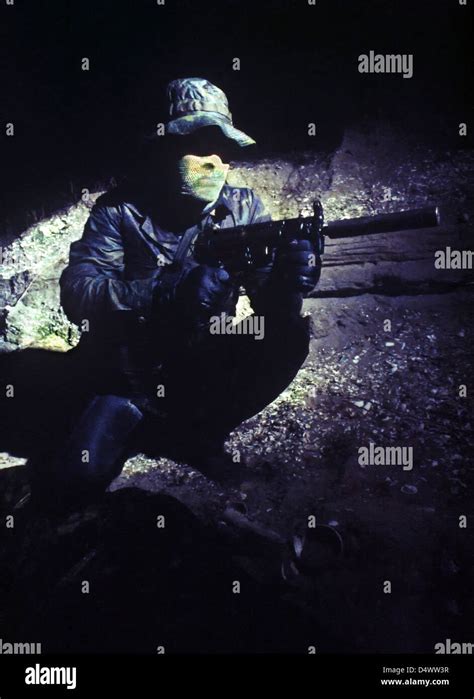 A Navy Seal Provides Security With A Mp5 Submachine Gun Stock Photo Alamy