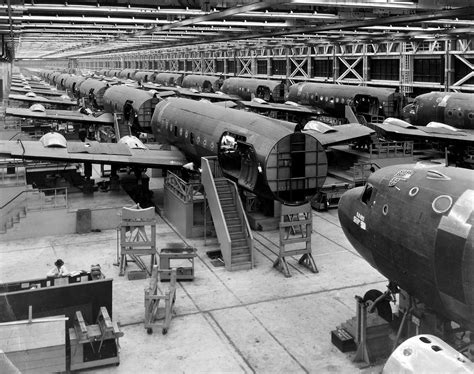 Cessnateur Douglas C 54 Assembly Line 1944