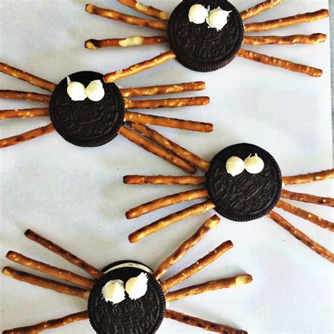 Last Minute Easy Halloween Treats The Chirping Moms