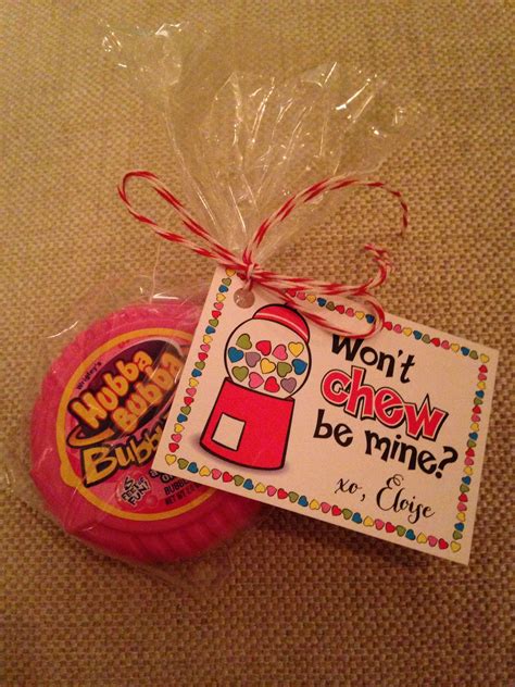 Choosing the perfect valentine's day gift doesn't have to be difficult. Valentine for classmates Bubblegum goodies | Kindergarten ...