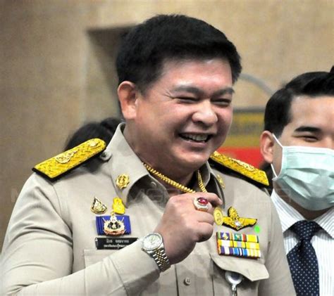 งานเข้า สิระ เจนจาคะ ป.ป.ช.จี้ชี้แจงที่มาเหรียญทองคำ หลวงพ่อป้อมหากถึง 2 แสนบาท ด้านเจ้าตัวยันสร้อยทองคำหนัก 5 บาท ยื่นทรัพย์สินต่อ ปปช. Photo Gallery "สิระ" แจงสร้อยทอง 5 บาท ยื่นทรัพย์สิน ...