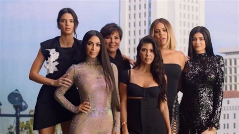 Keeping Up With The Kardashians Year Special Recreates First Season Opening Credits TV