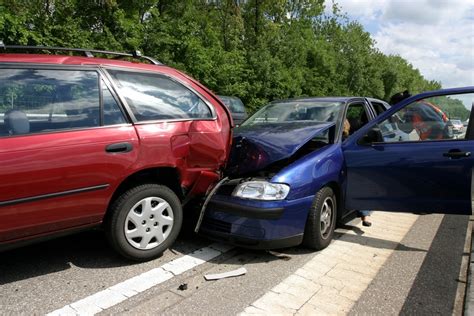 Un accident de voiture comment réagir Europ Assistance