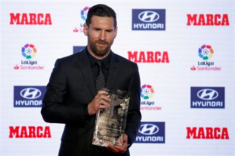 Messi Recebe O Trof U De Melhor Jogador Do Espanhol Na Ltima Temporada Futebol Espanhol Ge
