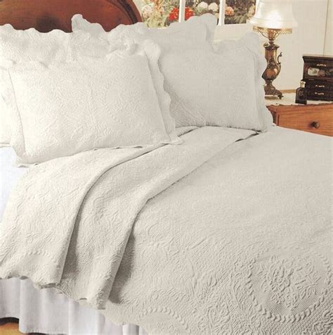 English Rose Matelasse Coverlet Full Queen Ivory Parchment Europafinelinens White