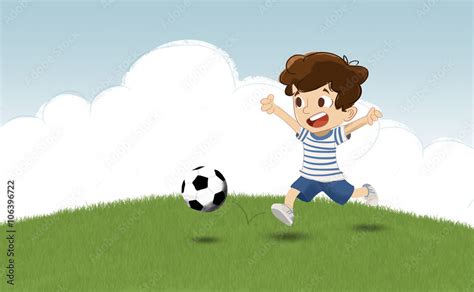 Niño Jugando Al Futbol En El Parque Corre Tras La Pelota En Un Campo