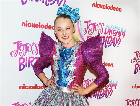 Jojo Siwa Proudly Reps Rainbow Bow After Coming Out To Fans