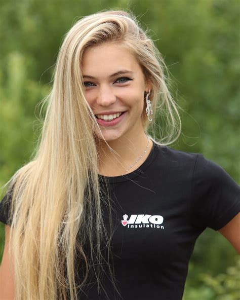 jutta leerdam the dutch speed skater current world champion in the women s 1000m 9gag