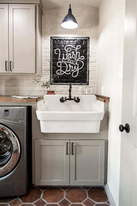 If you have a large family, you are probably tackling this chore on a daily or once a week basis, so having a properly equipped laundry room with help. 15 Fabulous Farmhouse Laundry Room Design Ideas - Joyful ...