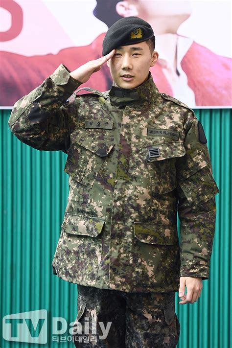연합뉴스는 새로운 시대에 걸맞은 멀티미디어 콘텐츠로 다양한 상품, 다양한 뉴스를 생산하고 있습니다. 男團INFINITE金聖圭今日退伍，之後還將錄製《認識的哥哥》和MBC新節目 - KSD 韓星網 (明星)