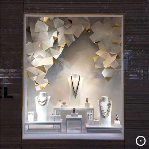 Eyeam Viewonretail Jewelry Store Design Jewelry Shop Display Window