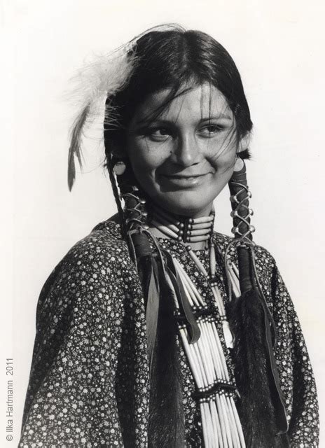 Ilka Hartmann Photography Indian America Chippewa Girl