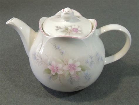 Windsor Sadler England Scallop Flower Top Floral Romance 4 Cup Teapot