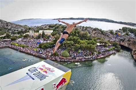 25 Jaw Dropping Photos From The Red Bull Cliff Diving World Series Twistedsifter