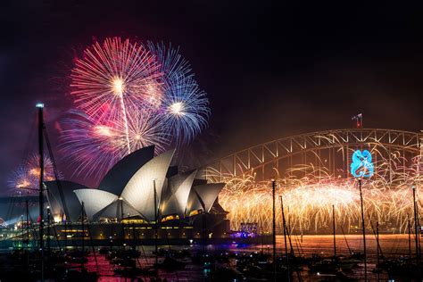A Look At How New Years Eve Is Celebrated Around The World Celebration Around The World New