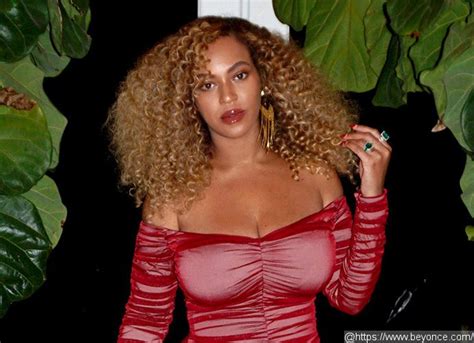 Beyonce Shows Off Amazing Post Baby Curves In Sexy Bodycon Dress Two Months After Giving Birth