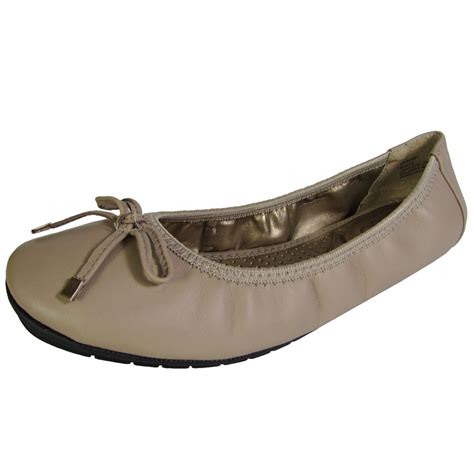 Me Too Me Too Womens Halle Leather Ballet Flat Shoe