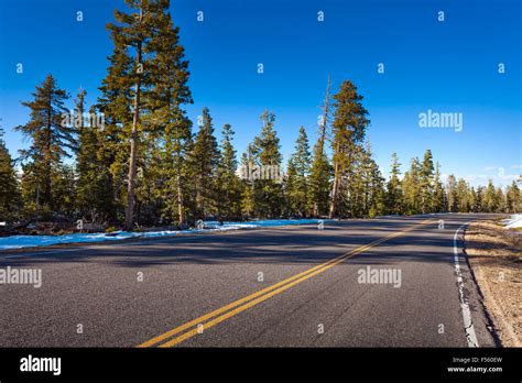 Road In Bruce Canyon National Park At Winter Stock Photo Alamy