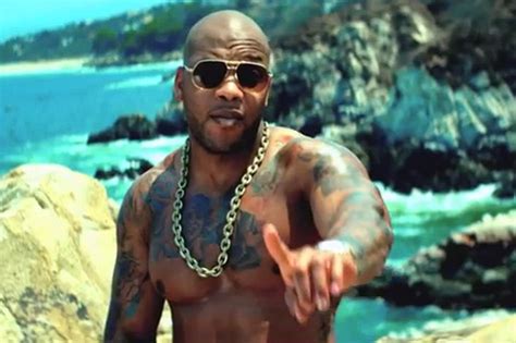 Перевод песни whistle — рейтинг: BLUECANDY MEDIA: Flo Rida - Whistle  Video