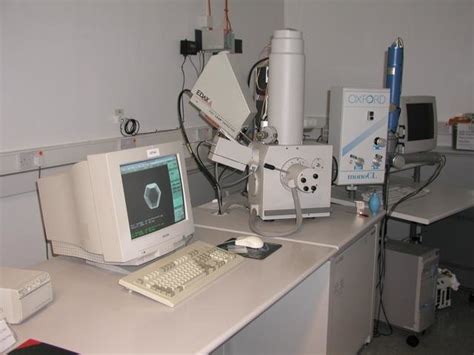 2 Photograph Of Scanning Electron Microscope Philips Xl30 Feg