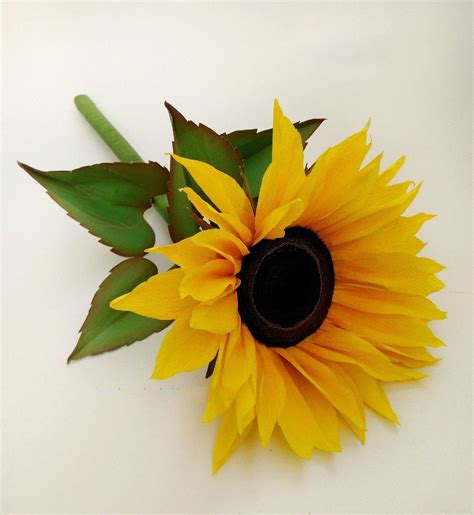 Crepe paper sunflower | Crepe paper flowers, Paper sunflowers, Paper flowers
