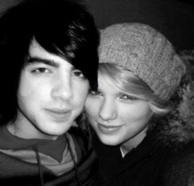 The superstar singer revealed thursday via twitter that she's dropping a new album at midnight, titled evermore. Taylor Swift & Joe Jonas | Celebrity couples, Taylor swift ...