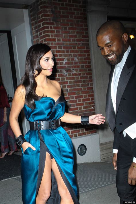 Met Ball 2014 Kim Kardashian Suffers Wardrobe Malfunction And Flashes