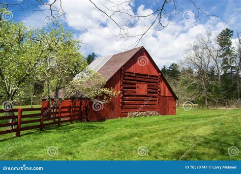 Red Log Barn And Apple Orchard Stock Image Image Of Appalachains