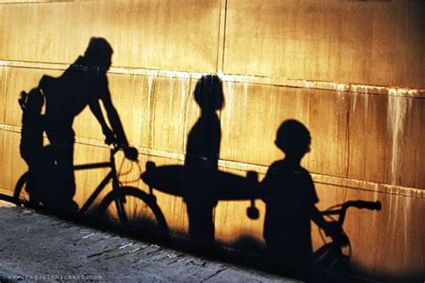 Padres recién nacidos de los pies del bebé que se sostienen en manos. Pin de Grafico en Día del padre | Fotos, Fotografia, Dia ...