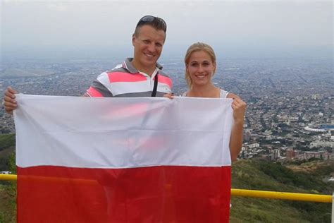 She won in the 4x400 metres relays a silver medal at the 2018 world indoor championships and a gold at the 2018 european championships, running in the heats. Natalia Kaczmarek piątą zawodniczką na świecie! - - 2015-07-31