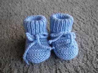 The video tutorial makes it a lot easier for you to follow. Ravelry: Baby Booties pattern by Carole Barenys