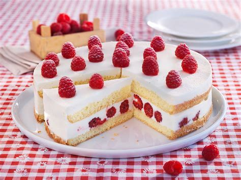 Über 17 bewertungen und für sehr lecker befunden. Himbeer-Joghurt-Torte | Rezept (mit Bildern) | Himbeer ...