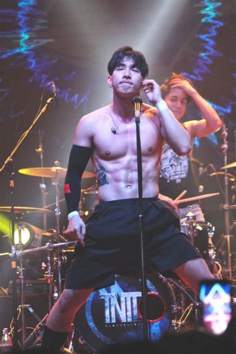 ทันทีที่มีข่าวว่า โตโน่ ภาคิน คำวิลัยศักดิ์ ได้เข้าร่วมทีมเป็นนักฟุตบอลให้ราชบุรี มิตรผล เอฟซี ในการแข่งขันฟุตบอลชิง. บ้าโตโน่