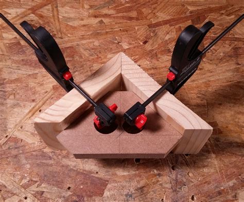 Homemade wood clamps, simple shop made bar clamps, no hardware needed. Corner Clamp Jig : 4 Steps (with Pictures) - Instructables