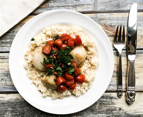 Scrumptious garlic scallops recipe, seared to perfection in a cast iron skillet and cooked in a healthy clarified butter for the ultimate seafood meal! Recipe Low Calorie Small Scallops / Seared Scallops With ...