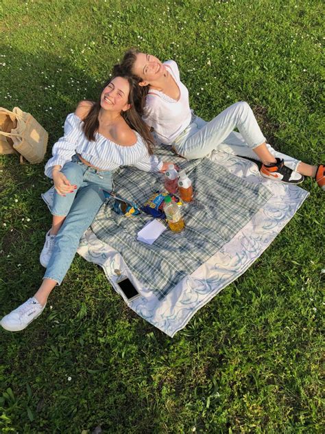 36 Aesthetic Cute Picnic Ideas With Friends Iwannafile