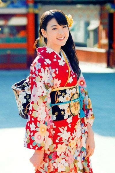Pin By Mo On Dressed In A Kimono Cute Kimonos Beautiful Japanese