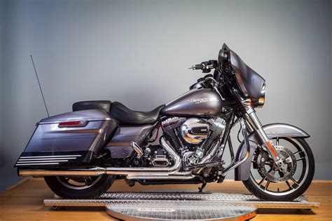 Ny teknik möter traditionellt på street glide special? Pre-Owned 2014 Harley-Davidson Street Glide Special FLHXS ...