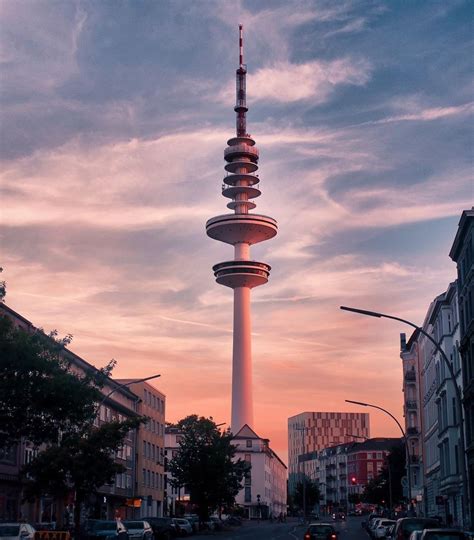 Der Hamburger Fernsehturm Erstrahlt Pink Bild Hamburg Hamburg Tipps