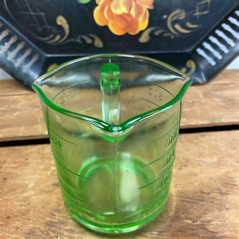 Kellogs Kitchen Vintage Green Depression Glass Spout Measuring