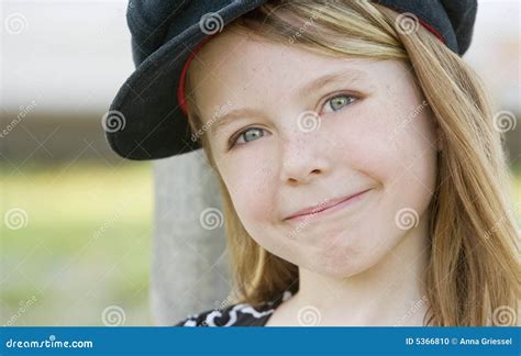 jeune fille mignonne photo stock image du sourire doux 5366810