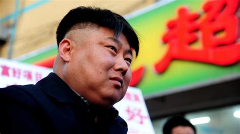 Aydın aydın, 'anadolu tas tıraşı' önerdi, şarkı söyleyerek saçını kestirdi. Kuzey Kore'de Erkeklere Zorunlu Başkan Tıraşı - Mynet Haber
