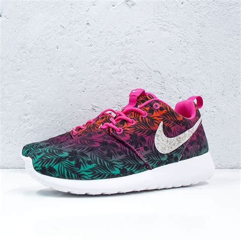 nike roshe run print gradient floral