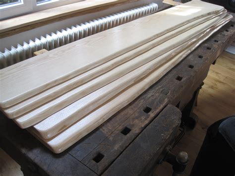 Als eschenholz wird das holz der gemeinen esche (fraxinus excelsior) bezeichnet. ESCHE Holz-Fensterbänke mit Naturkante, Baumkante, Live ...