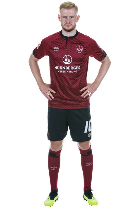 Maillots domicile extérieur actualités pour la saison en cours, voir: 1. FC Nürnberg: Team