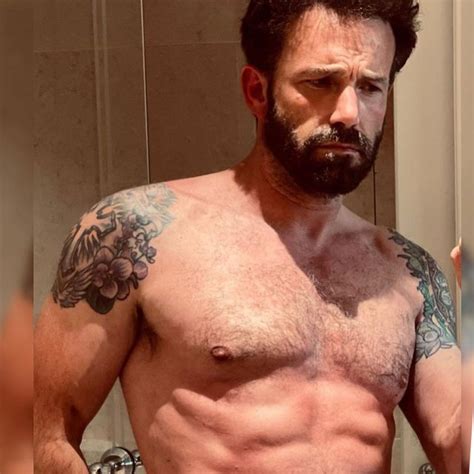 Ben Affleck S Batman Physique On Show In Ripped Shirtless Selfie