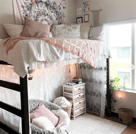 31 Nice Simple Dorm Room Decor You Should Copy Sweetyhomee College
